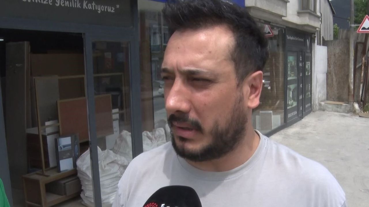 Yokuş aşağı hızla ilerleyen araç, kırmızı ışıkta duran otomo