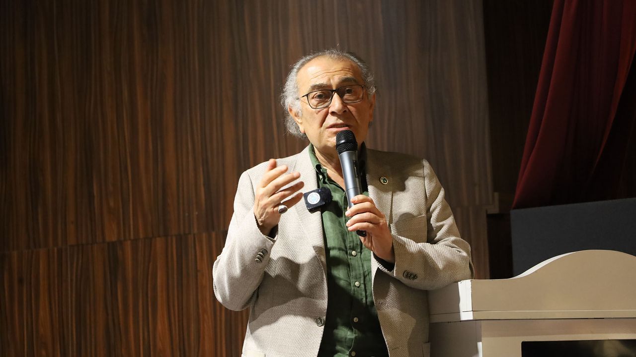 AKM’de dolu salonda konuşan Prof. Dr. Tarhan: “Empati ve anl
