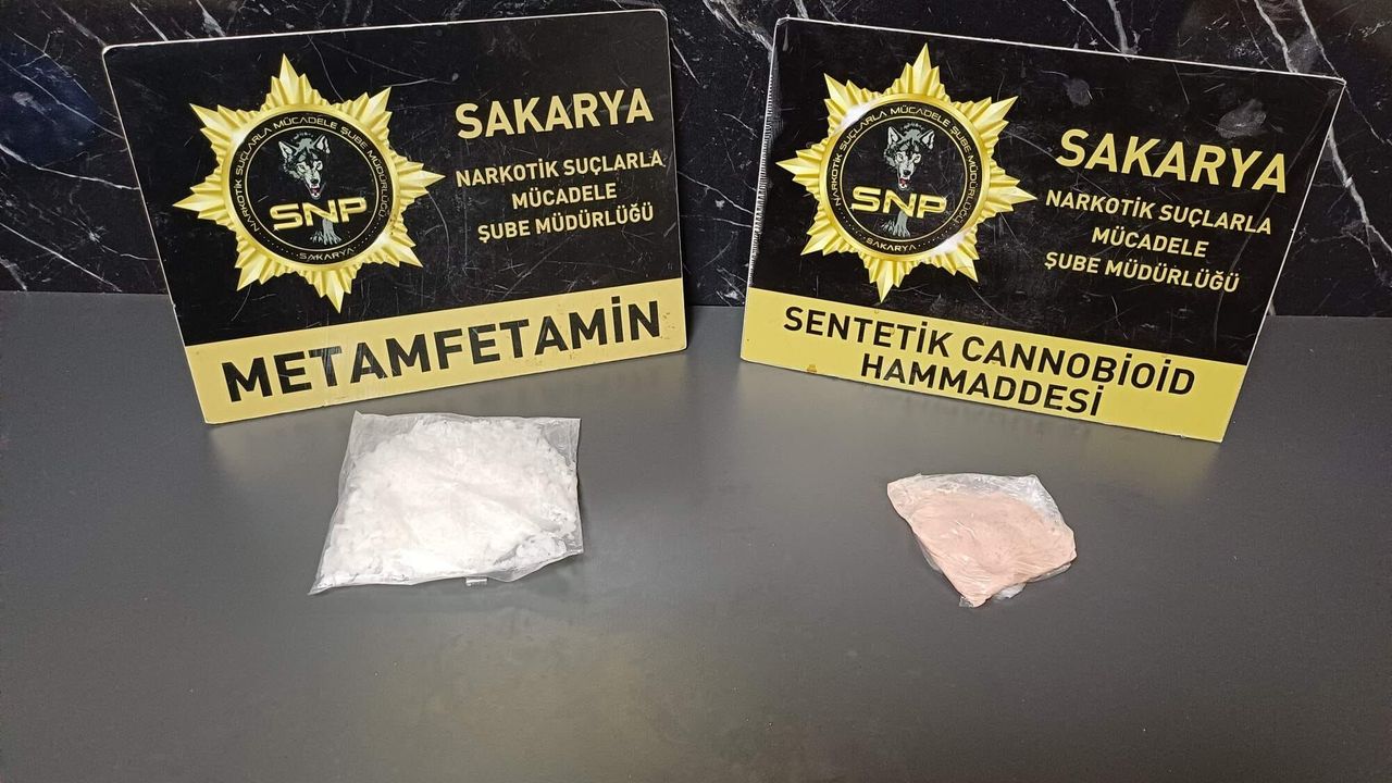 Arifiye’de Uyuşturucu Operasyonu: 2 Şüpheliden 1’i Tutuklandı