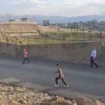 Kaymakam Volkan Hülür Yüksekova'da sokakta maç yapan çocukların oyununa katıldı