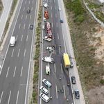 Sarıyer Kuzey Marmara Otoyolu Edirne istikametinde kamyon ile otomobil çarpıştı. Kazada yaralılar olduğu öğrenildi. Olay yerine çok sayıda itfaiye ekibi sevk edildi. Ekiplerin olay yerindeki çalışması sürüyor