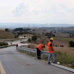 Sakarya'da çelik oto korkuluk montajına başlandı
