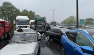 Yağış kazayı beraberinde getirdi, İstanbul istikameti 1 buçuk saat kapalı kaldı