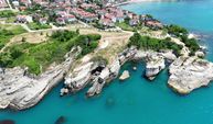 Kayalıklardan Karadeniz'in serin sularına atladılar