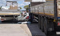 Dinlenme tesisinde feci kaza! TIR'lara çarptı: 3 kişi hayatını kaybetti