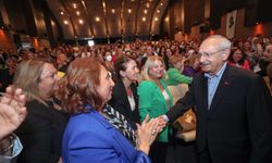 CHP lideri Kılıçdaroğlu, kadın kolları başkanlarıyla buluştu