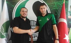 Sakaryaspor Artem Kravets ile 1 yıllık sözleşme imzaladı