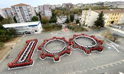 İstanbul'da 600 öğrenciyle "100. yıl" yazılarak Cumhuriyet kutlandı