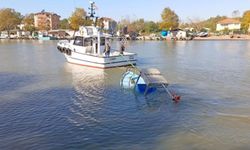 Karasu'da iki balıkçı teknesi battı