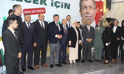 Davutoğlu, partisinin Sakarya il kongresine katıldı