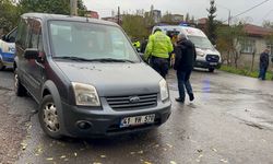 Kocaeli'de hafif ticari aracın çarptığı çocuk yaralandı