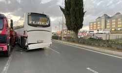 Tekirdağ'da freni boşalan otobüs önce otomobile sonra da vince çarptı