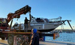 Çanakkale'de yat limanında batan tekne denizden çıkarıldı