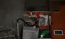 Edirne'de bir apartmanın giriş katında çıkan yangını itfaiye ekipleri söndürdü