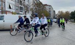 Kırklareli'nde görme engelliler kılavuz sürücü eşliğinde bisiklet sürdü
