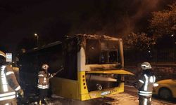 Üsküdar’da İETT otobüsü yanarak kullanılamaz hale geldi