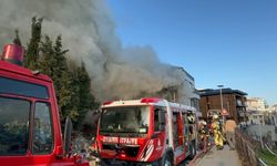 Beyoğlu'nda iki katlı ahşap binada yangın çıktı