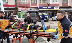 Bursa'da otomobil yaya, trafik levhası ve kamyona çarptı, 4 kişi yaralandı