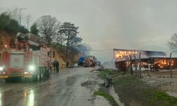 Çanakkale'de yıldırım isabet eden ahırdaki saman balyaları yandı