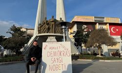 CHP'den belediye meclis üyesi listesinde gösterilmeyen kişi Bakırköy'de oturma eylemi başlattı