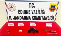 Edirne'de "dur" ihtarına uymayan araçta uyuşturucu ve silah ele geçirildi