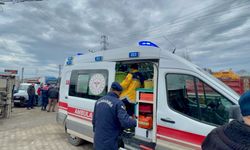 Kocaeli'de tırla çarpışarak devrilen kamyonetteki 2 kişi yaralandı