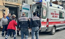 Kocaeli'de üzerine kamyon kasası düşen işçi ağır yaralandı