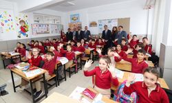 Sakarya Büyükşehir Belediye Başkan adayı Alemdar öğrencilerle ve vatandaşlarla buluştu