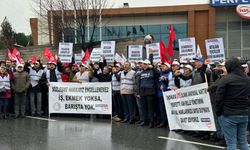 Tekgıda-İş Sendikası üyeleri, Esenyurt'taki fabrikada iş yeri temsilcisinin işten çıkarılmasını protesto etti