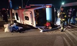 Tekirdağ'da yolcu minibüsü ile otomobilin çarpıştığı kazada 15 kişi yaralandı