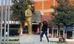 Atatürk heykeline balyozlu saldırı