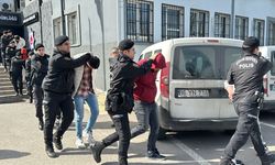 Bursa merkezli fuhuş operasyonunda yakalanan 31 zanlı adliyede