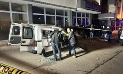 Bursa'da 2 kardeşin bulunduğu araca pompalı tüfekle ateş edildi