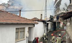 Bursa'da çıkan yangında tek katlı ev kullanılamaz hale geldi