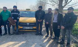 Edirne'de bir takside 9 düzensiz göçmen yakalandı