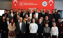 Gençlik ve Spor Bakanı Osman Aşkın Bak, amatör sporcularla bir araya geldi: