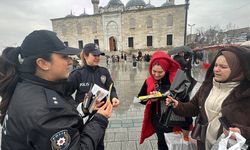 İstanbul polisi, vatandaşlara KADES ve kadın haklarını anlattı