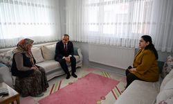 Kocaeli Valisi Yavuz, İzmit'te 13 aileyi ziyaret etti
