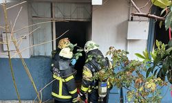 Kocaeli'de ev yangınında dumandan etkilenen çocuk hastaneye kaldırıldı