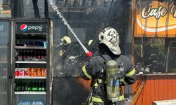 Kocaeli'de kafeteryada çıkan yangında 2 kişi dumandan etkilendi