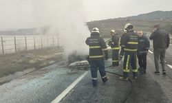 Orhangazi'de seyir halindeki otomobilde çıkan yangın söndürüldü