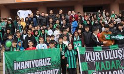 Sakaryasporlu futbolcular Ferizli'de ortaokul öğrencileriyle buluştu