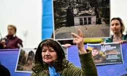 Ukraynalılar, 2 yıl önce Mariupol'de tiyatro binasının bombalanmasını İstanbul'da protesto etti