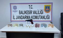 Balıkesir'de 38 düzensiz göçmen ile bir göçmen kaçakçısı yakalandı