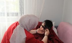 Sakarya'da gönüllü kadın kuaför, engelli ve yaşlılara evlerinde ücretsiz hizmet veriyor