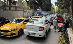 İstanbul'da mezarlıklarda bayram yoğunluğu yaşanıyor
