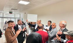 Karabiga Belediye Başkanı Ahmet Elbi mazbatasını aldı