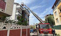 Kocaeli'de apartmanın çatısında çıkan yangın söndürüldü