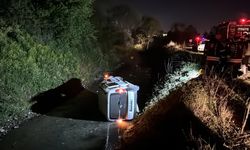 Kocaeli'de su kanalına devrilen hafif ticari aracın sürücüsü yaralandı