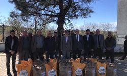 Kofçaz'da çiftçilere yerli hibrit ayçiçeği tohumu dağıtıldı